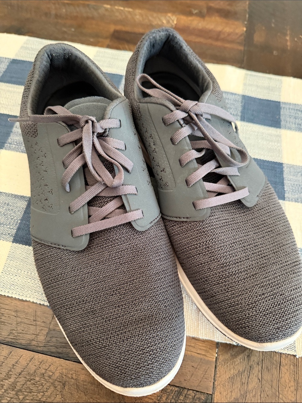 Men's Travis Matthew's Cuater Knit Lace-Up golf Sneakers in Gray spikeless